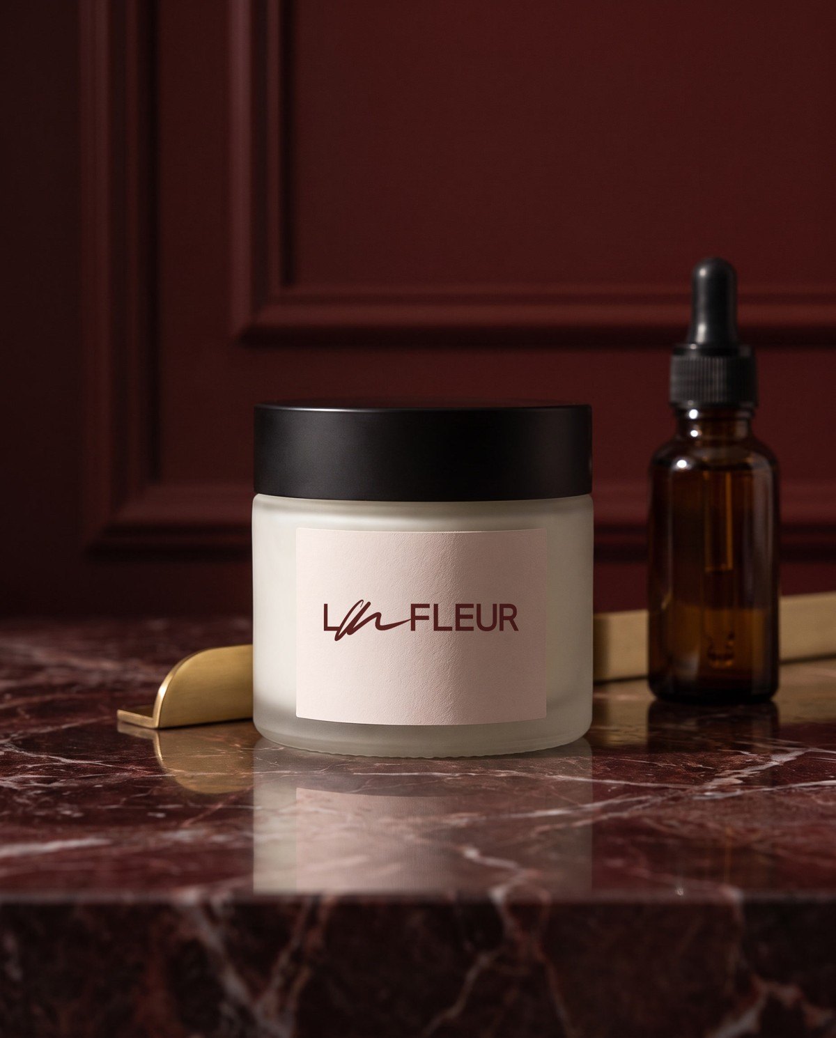 La Fleur Cat Bordeaux Face